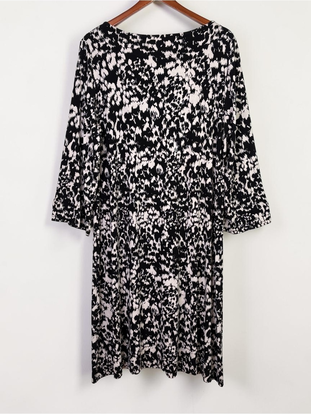 Chico's Travelers Slinky Knit Midi Dress Black Cream Abstract Chicos 4 US XXL - Picture 3 of 9